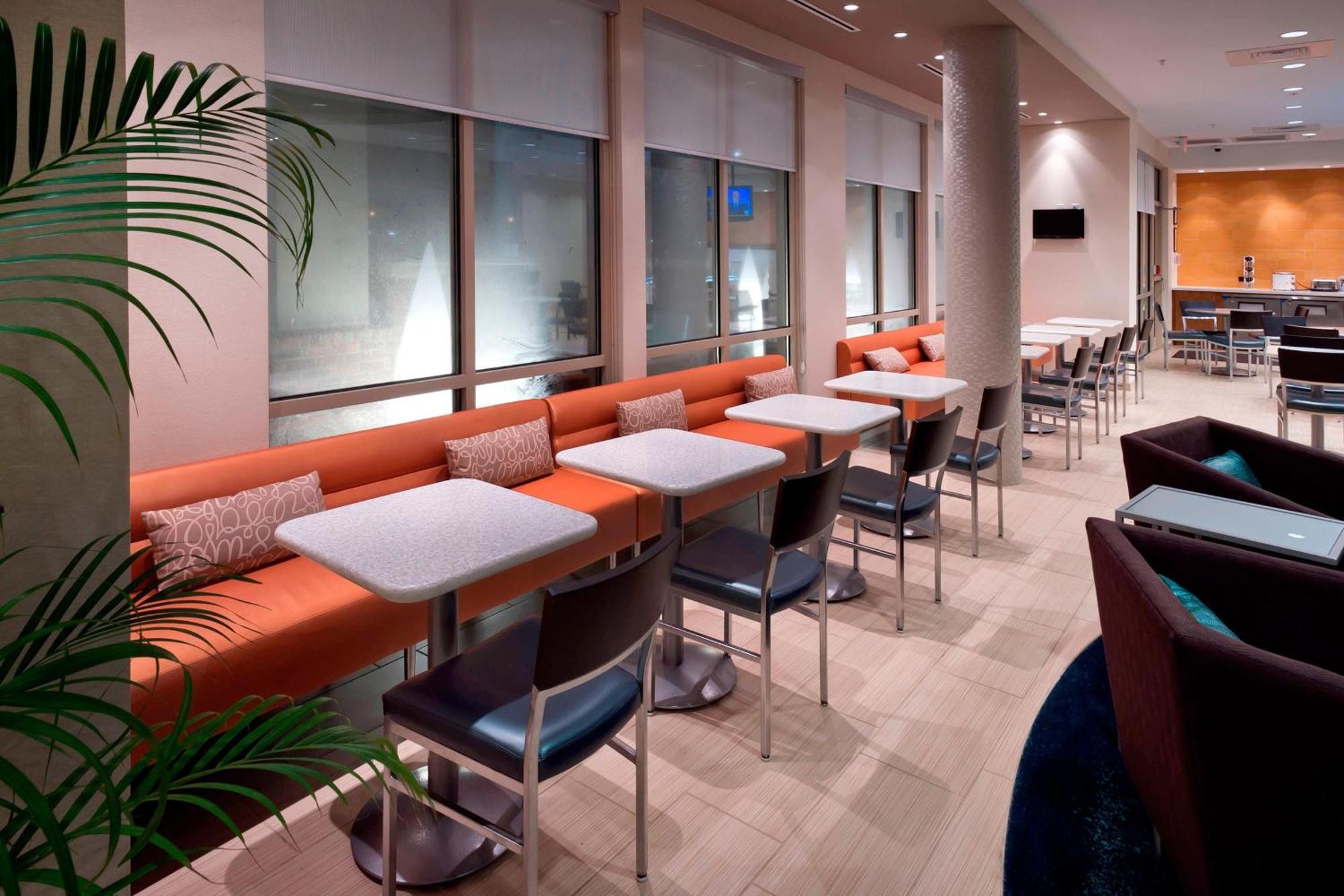 Springhill Suites By Marriott Lafayette South At River Ranch Exterior photo